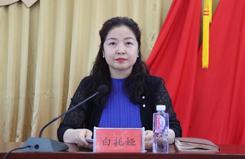 黨委副書記、院長(zhǎng)　白托婭
