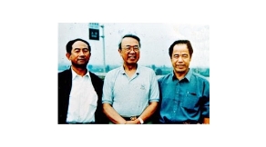楊金泉、劉俊謙與聯(lián)合國(guó)副秘書(shū)長(zhǎng)的合影