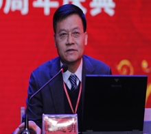 中國(guó)科學(xué)院院士、西北生態(tài)環(huán)境資源研究院常務(wù)副院長(zhǎng)、我國(guó)著名寒區(qū)土木工程專(zhuān)家、博士生導(dǎo)師賴(lài)遠(yuǎn)明教授就“寒區(qū)道路熱學(xué)特性分析方法和凍害防治技術(shù)”?與嘉賓、校友和師生分享了自己獨(dú)特的見(jiàn)解